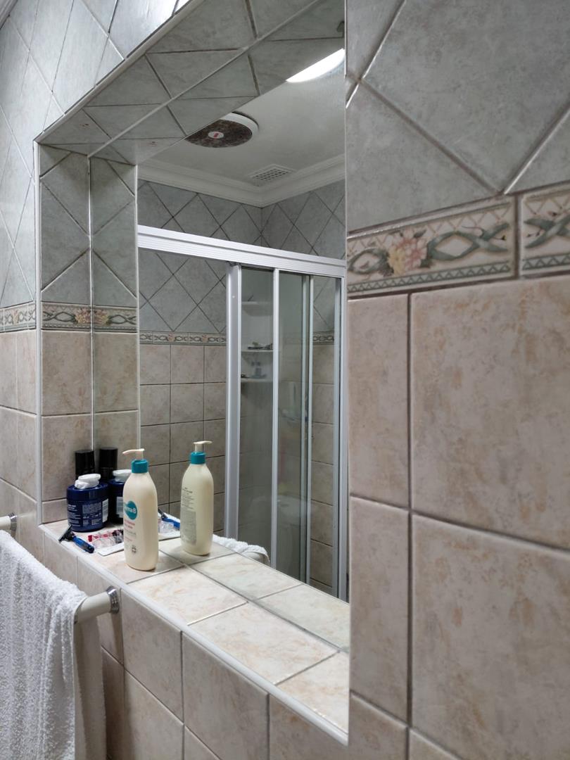 To Let 3 Bedroom Property for Rent in Loevenstein Western Cape